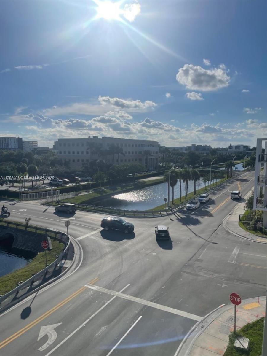 Real estate property located at 8001 41st St F-302, Miami-dade, Downtown Doral South Phas, Doral, FL