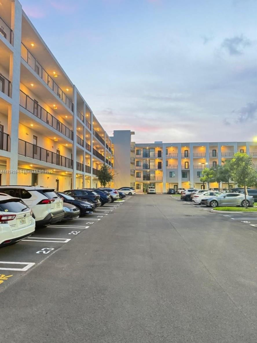 Real estate property located at 8001 41st St F-302, Miami-dade, Downtown Doral South Phas, Doral, FL
