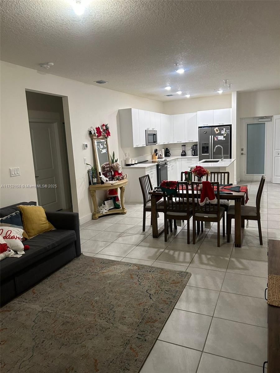 Real estate property located at 8001 41st St F-302, Miami-dade, Downtown Doral South Phas, Doral, FL