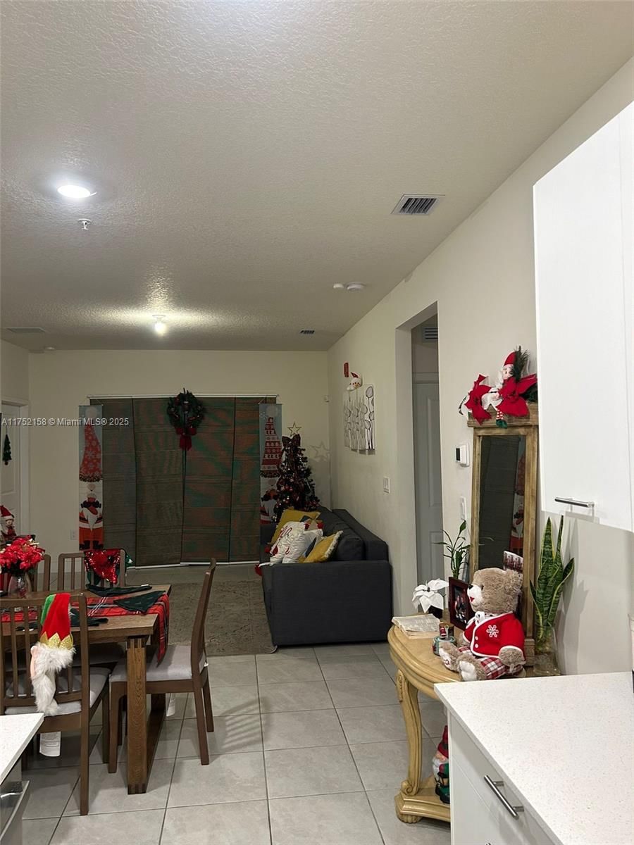 Real estate property located at 8001 41st St F-302, Miami-dade, Downtown Doral South Phas, Doral, FL