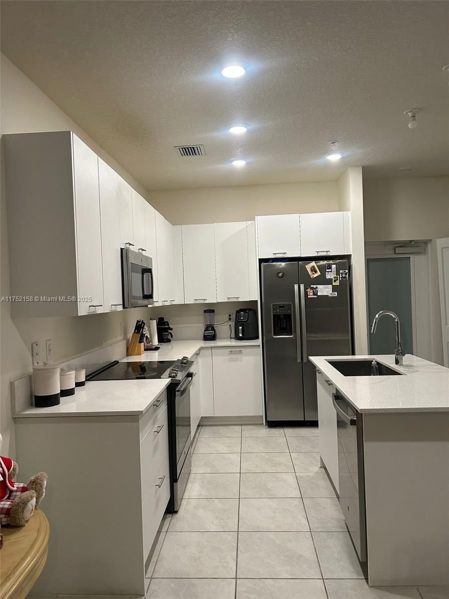 Real estate property located at 8001 41st St F-302, Miami-dade, Downtown Doral South Phas, Doral, FL