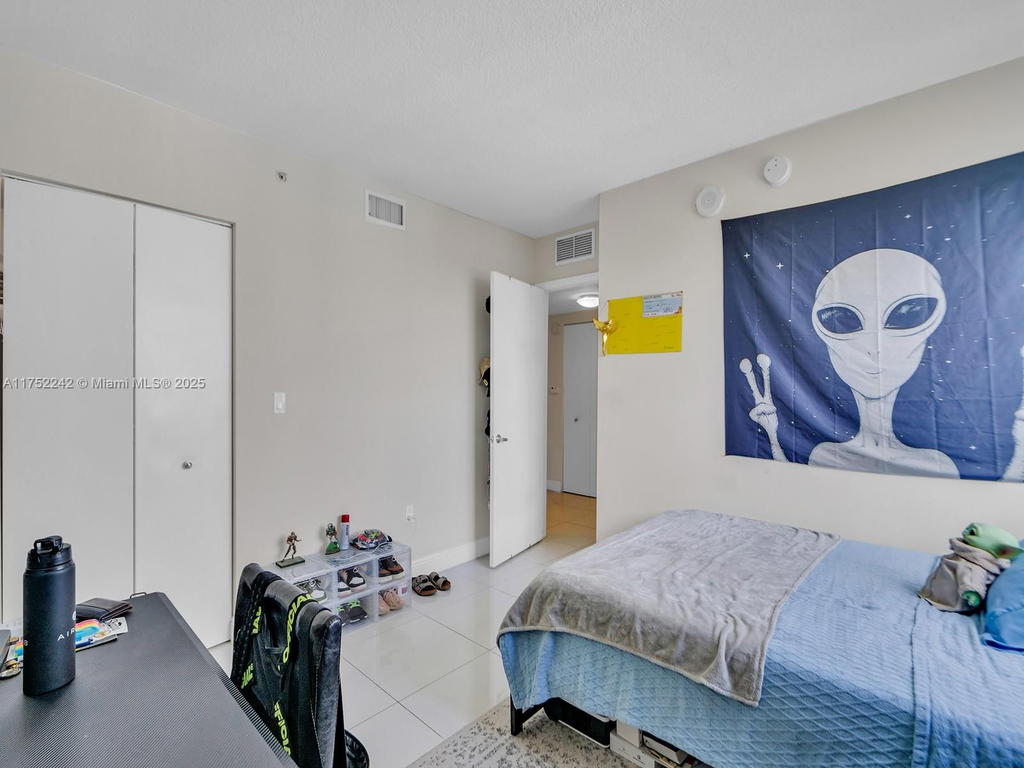 Real estate property located at 1861 S River Dr #1410, Miami-dade, Terrazas Riverpark Villag, Miami, FL