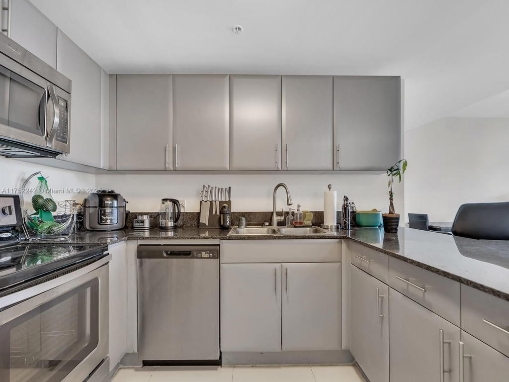 Real estate property located at 1861 S River Dr #1410, Miami-dade, Terrazas Riverpark Villag, Miami, FL