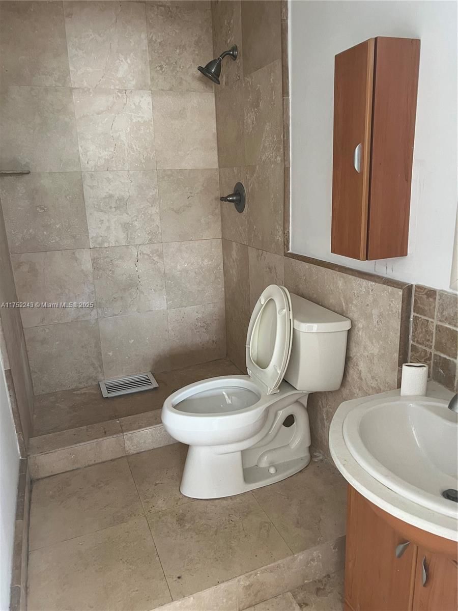 Real estate property located at 8340 44th St, Miami-dade, Mc Keever Terr No 3, Miami, FL