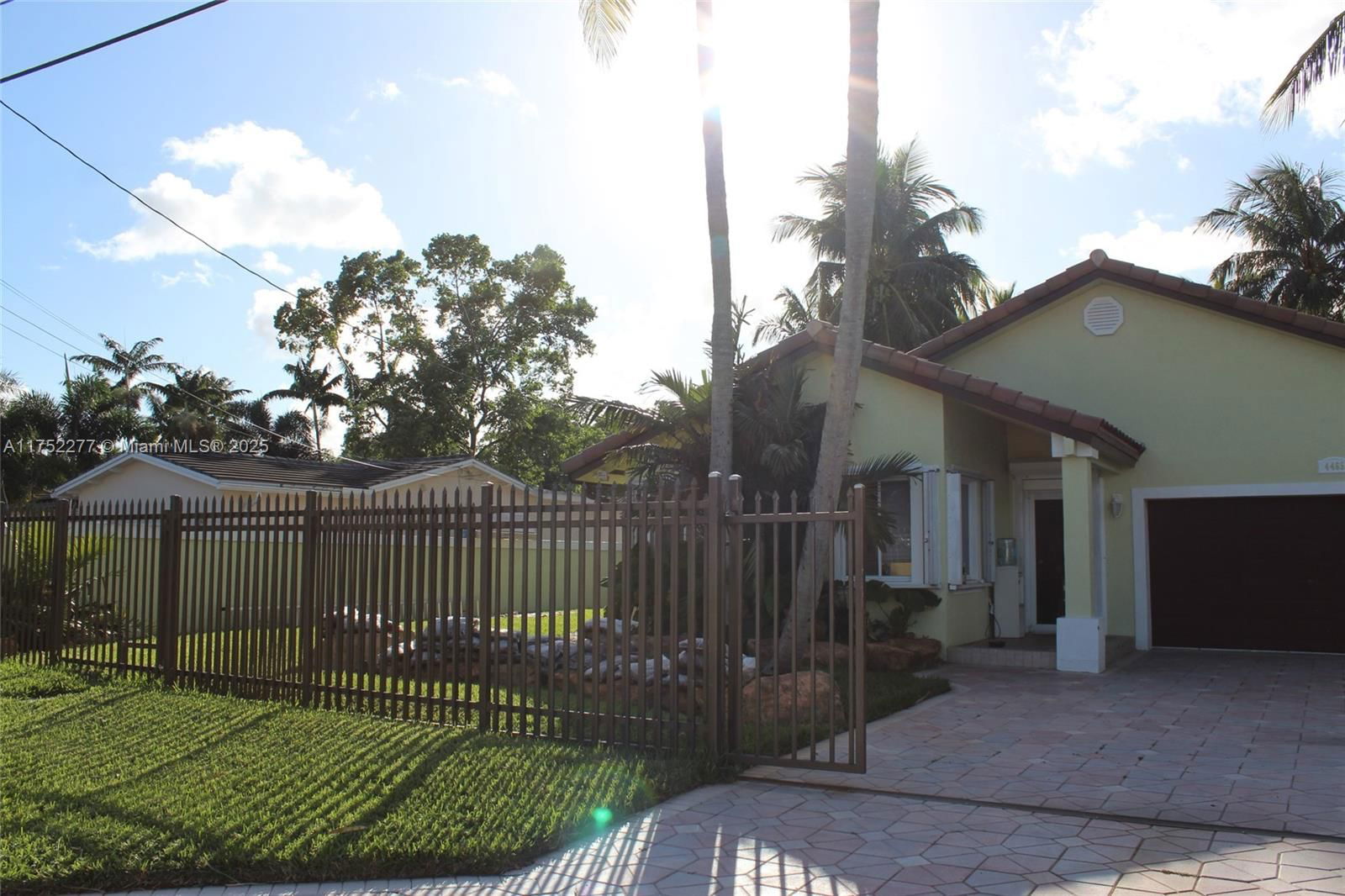 Real estate property located at 4465 38th Ter, Broward, Davis Isles Sec 4, Dania Beach, FL