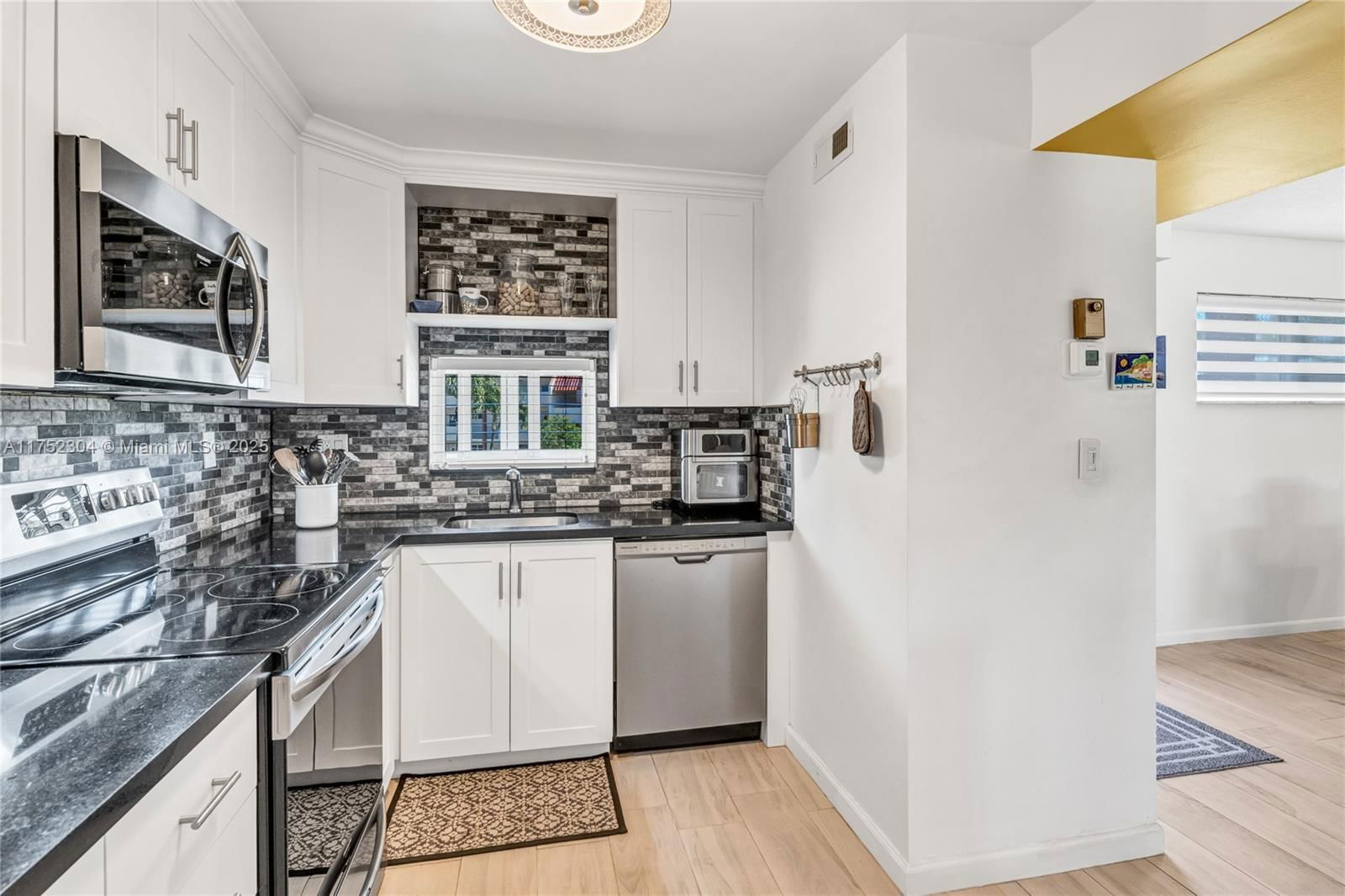 Real estate property located at 411 Hollybrook Dr #205, Broward, Hollybrook Golf, Pembroke Pines, FL