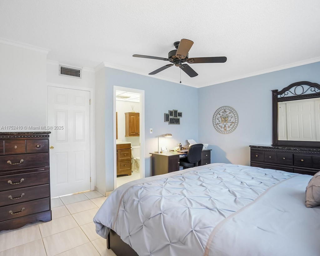 Real estate property located at 3406 49th Ave #503, Broward, Holly Gardens Condo, Lauderdale Lakes, FL