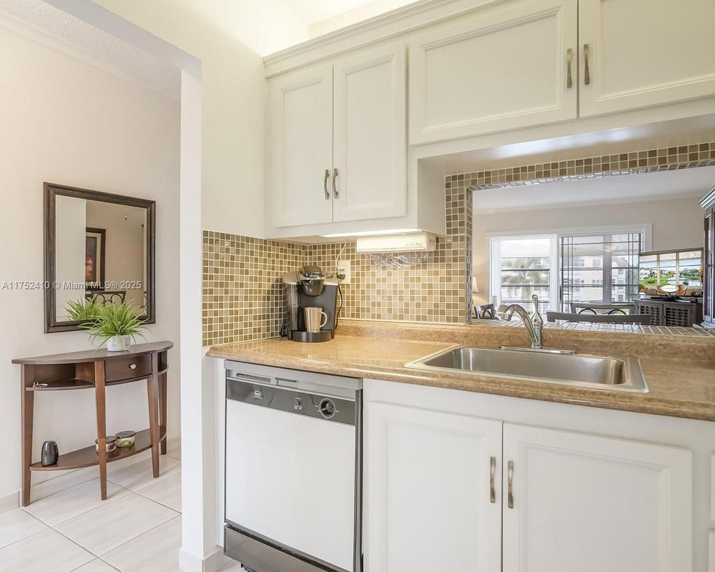 Real estate property located at 3406 49th Ave #503, Broward, Holly Gardens Condo, Lauderdale Lakes, FL