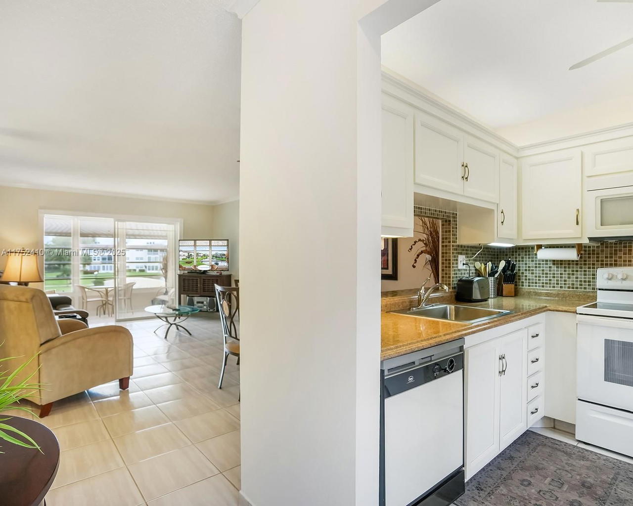 Real estate property located at 3406 49th Ave #503, Broward, Holly Gardens Condo, Lauderdale Lakes, FL