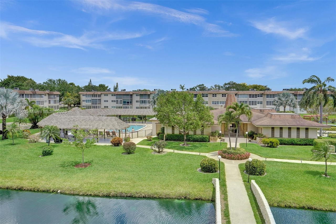 Real estate property located at 3406 49th Ave #503, Broward, Holly Gardens Condo, Lauderdale Lakes, FL