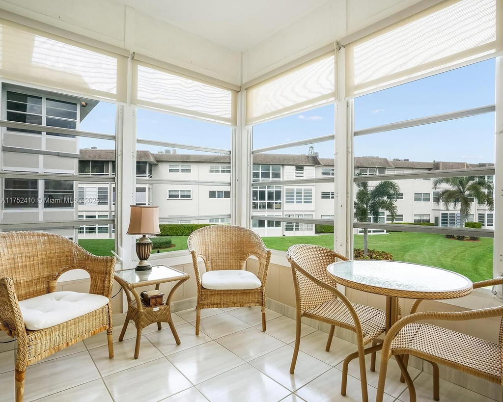 Real estate property located at 3406 49th Ave #503, Broward, Holly Gardens Condo, Lauderdale Lakes, FL