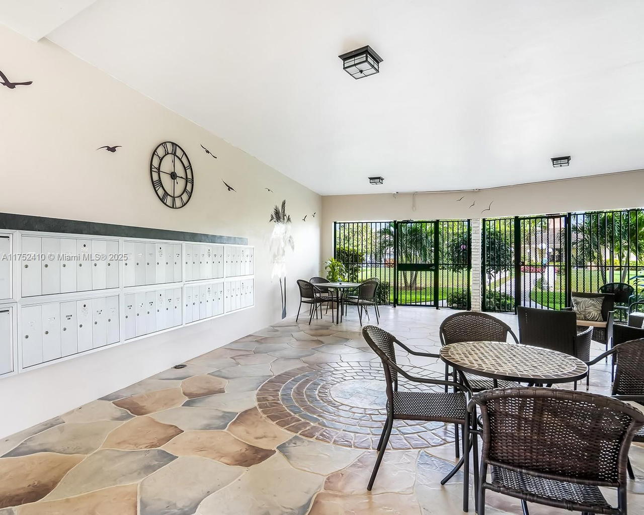 Real estate property located at 3406 49th Ave #503, Broward, Holly Gardens Condo, Lauderdale Lakes, FL