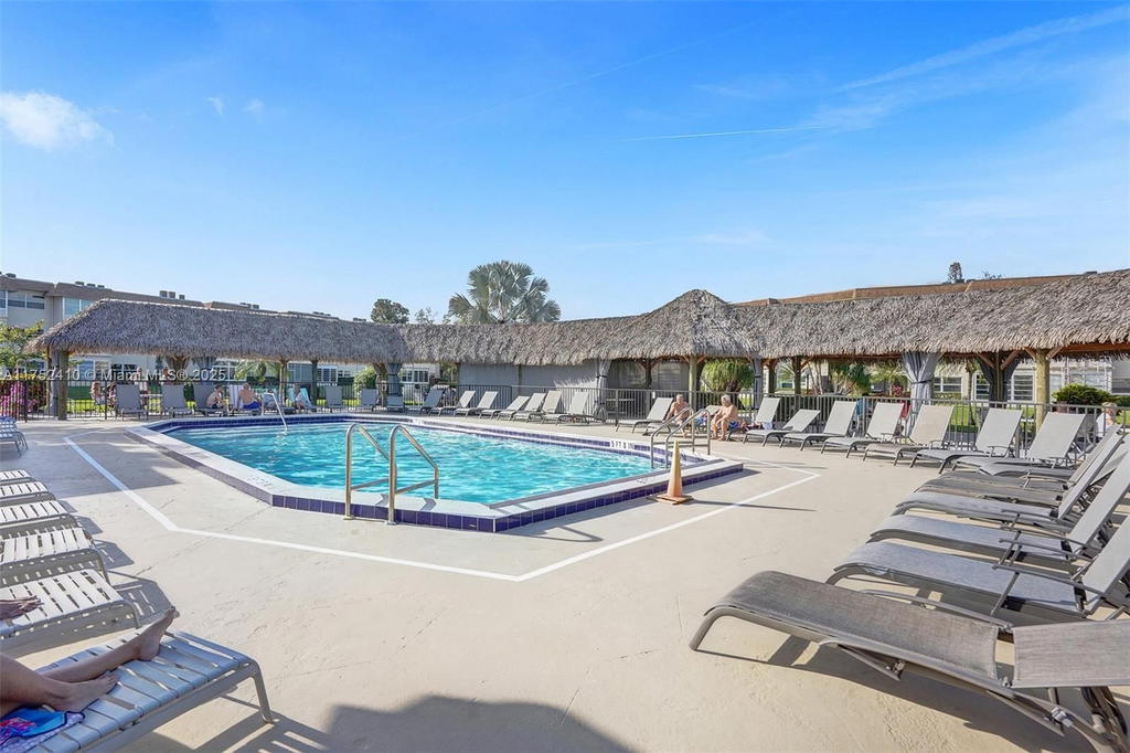 Real estate property located at 3406 49th Ave #503, Broward, Holly Gardens Condo, Lauderdale Lakes, FL