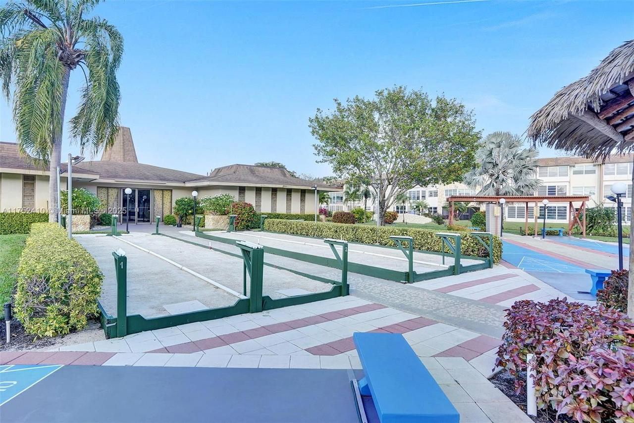 Real estate property located at 3406 49th Ave #503, Broward, Holly Gardens Condo, Lauderdale Lakes, FL