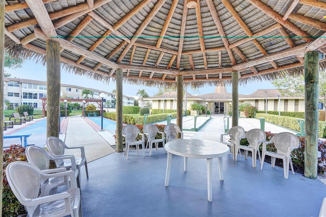 Real estate property located at 3406 49th Ave #503, Broward, Holly Gardens Condo, Lauderdale Lakes, FL
