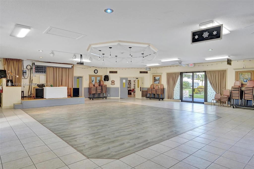 Real estate property located at 3406 49th Ave #503, Broward, Holly Gardens Condo, Lauderdale Lakes, FL