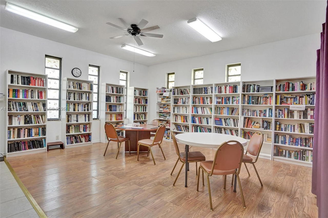 Real estate property located at 3406 49th Ave #503, Broward, Holly Gardens Condo, Lauderdale Lakes, FL