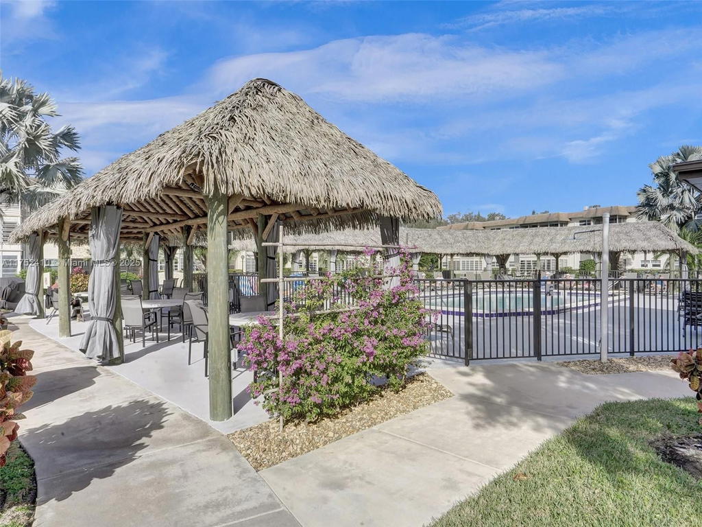 Real estate property located at 3406 49th Ave #503, Broward, Holly Gardens Condo, Lauderdale Lakes, FL