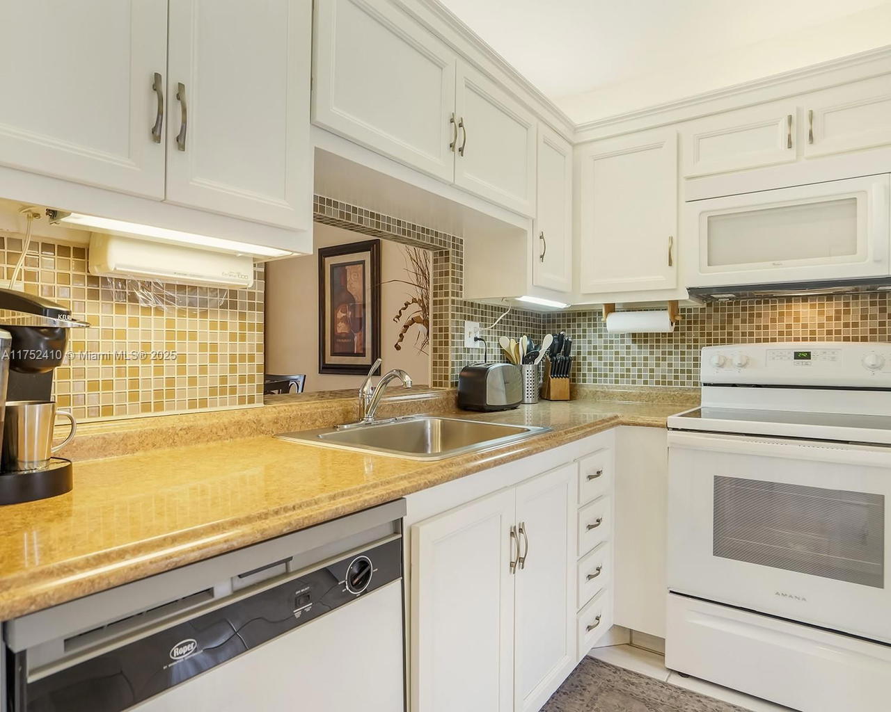 Real estate property located at 3406 49th Ave #503, Broward, Holly Gardens Condo, Lauderdale Lakes, FL