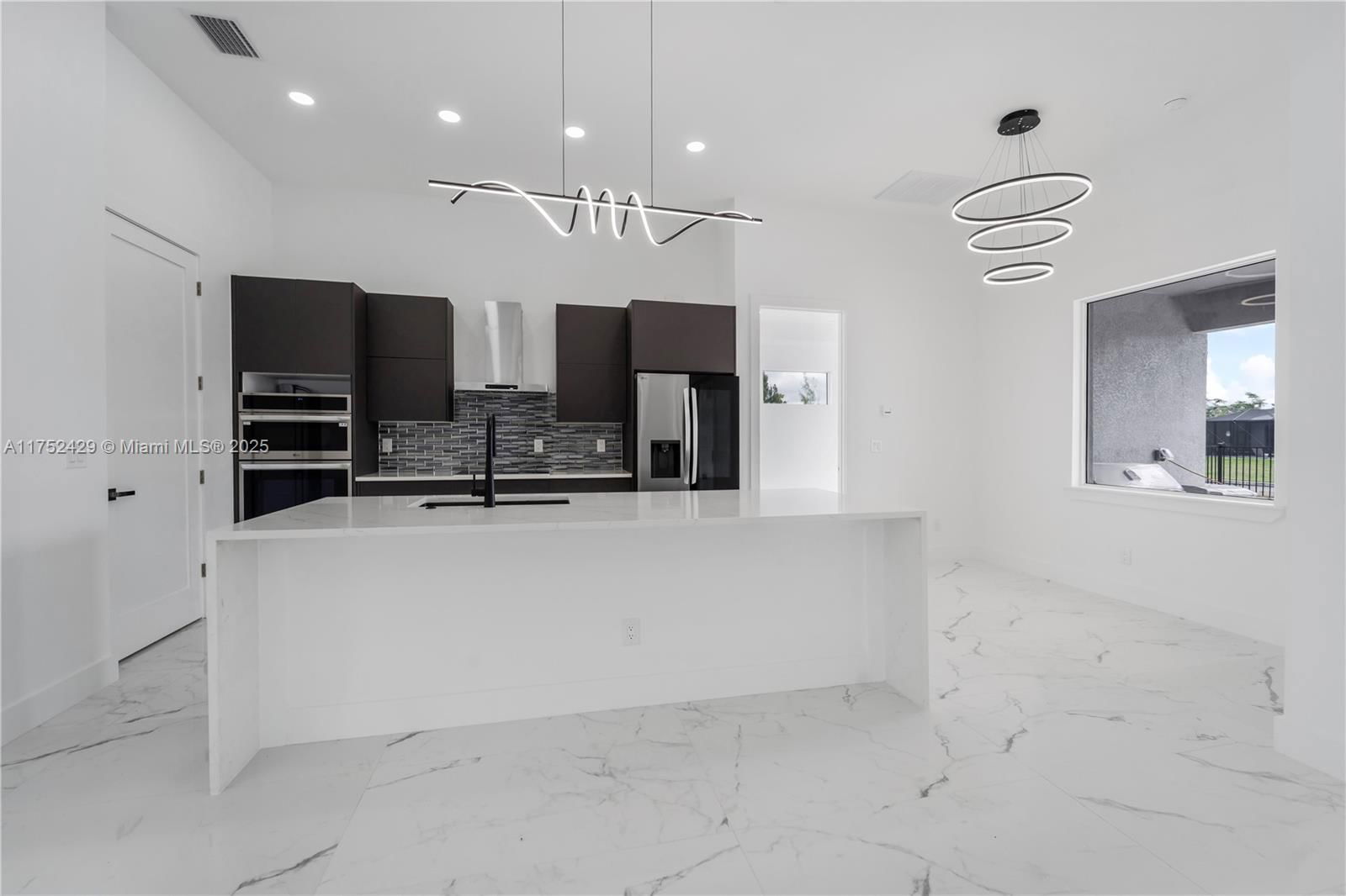 Real estate property located at 2721 41st AVE, Lee, N/s, Cape Coral, FL