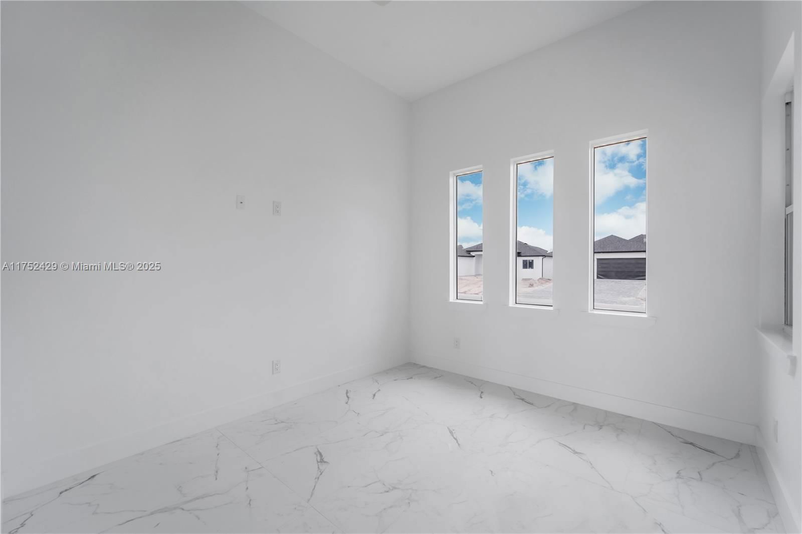 Real estate property located at 2721 41st AVE, Lee, N/s, Cape Coral, FL