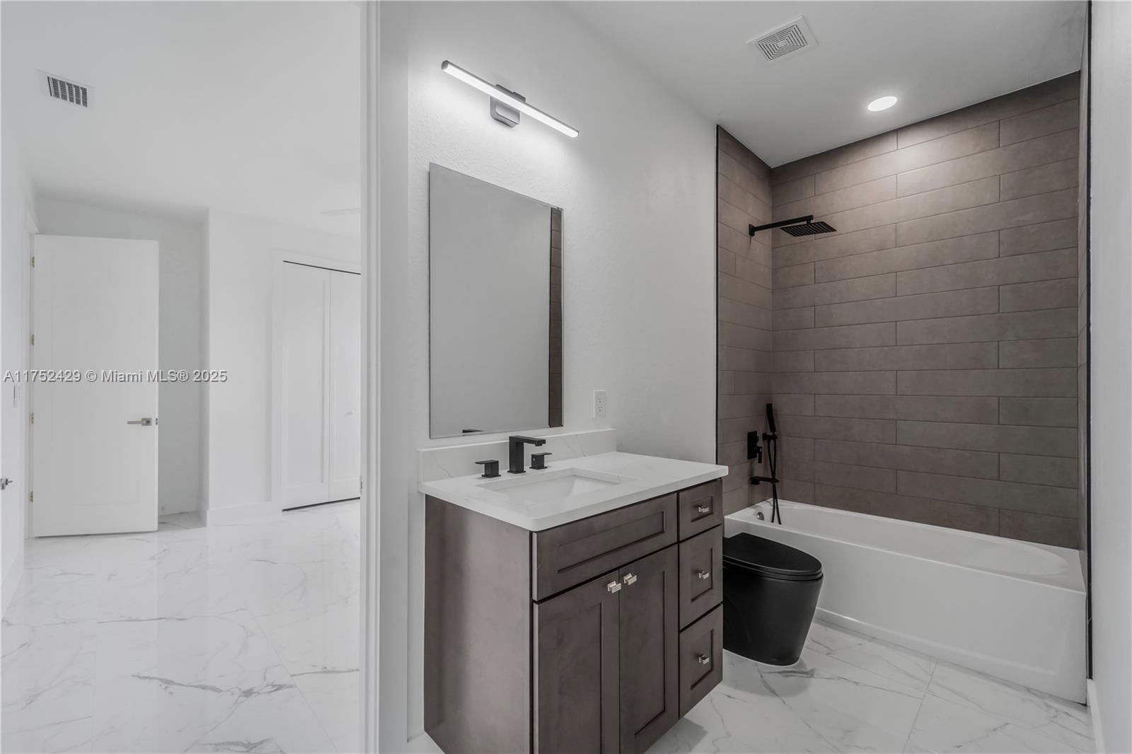 Real estate property located at 2721 41st AVE, Lee, N/s, Cape Coral, FL