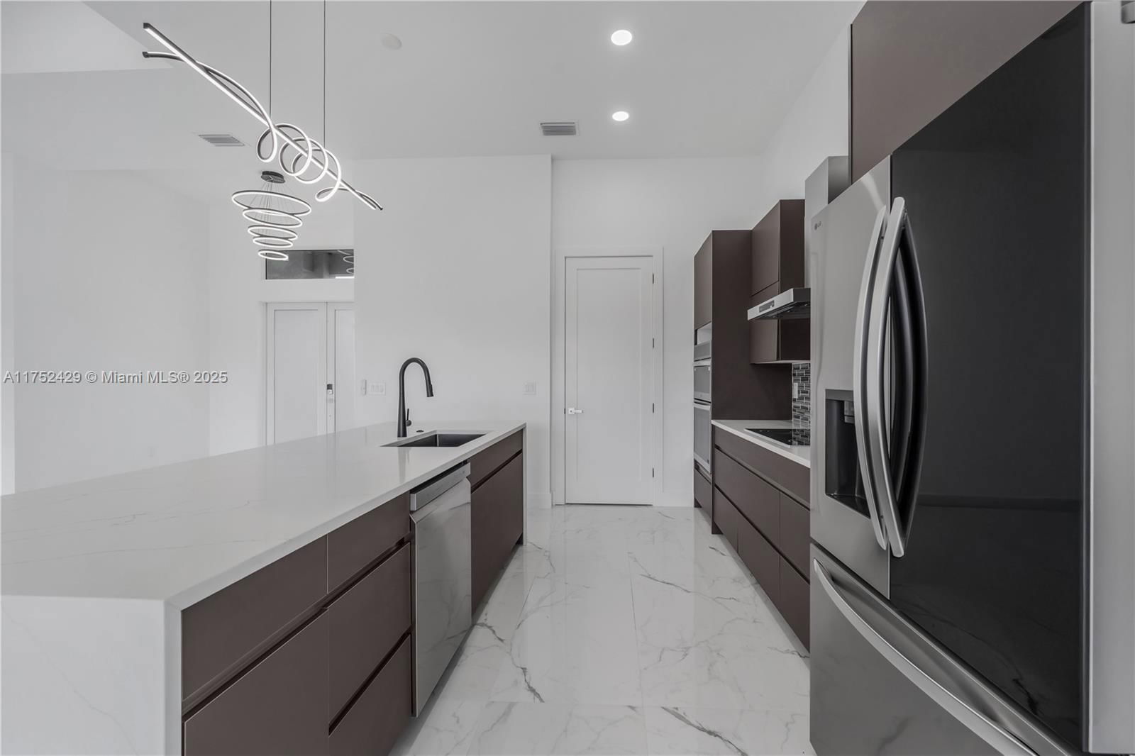 Real estate property located at 2721 41st AVE, Lee, N/s, Cape Coral, FL