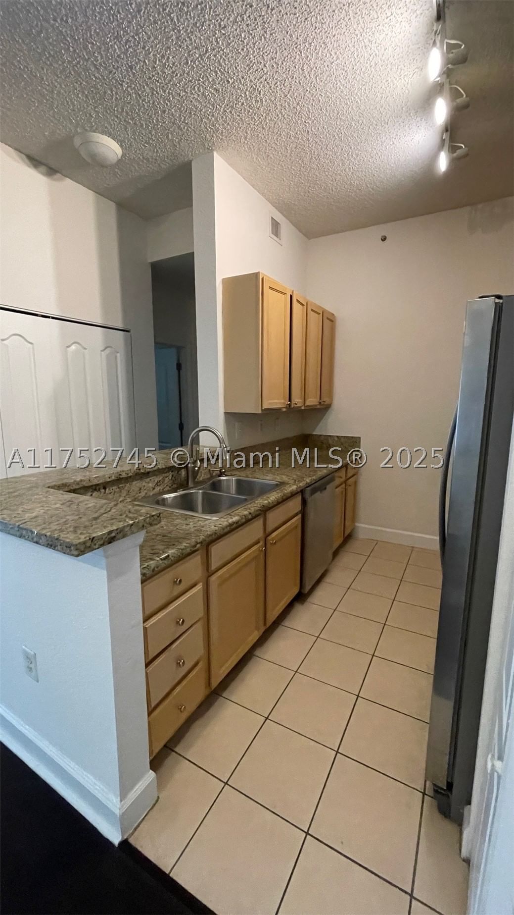 Real estate property located at 6001 70th St #133, Miami-dade, Valencia Condo, South Miami, FL