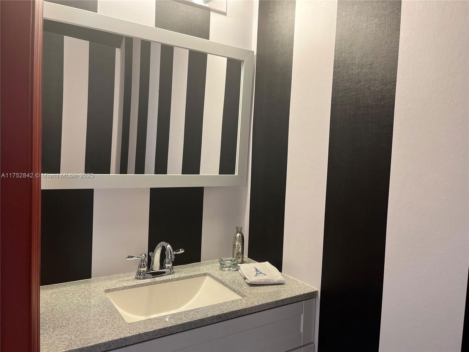 Real estate property located at 2045 Pompeii Ct #2045, Broward, Sectors 3 & 4 Boundary Pl, Weston, FL