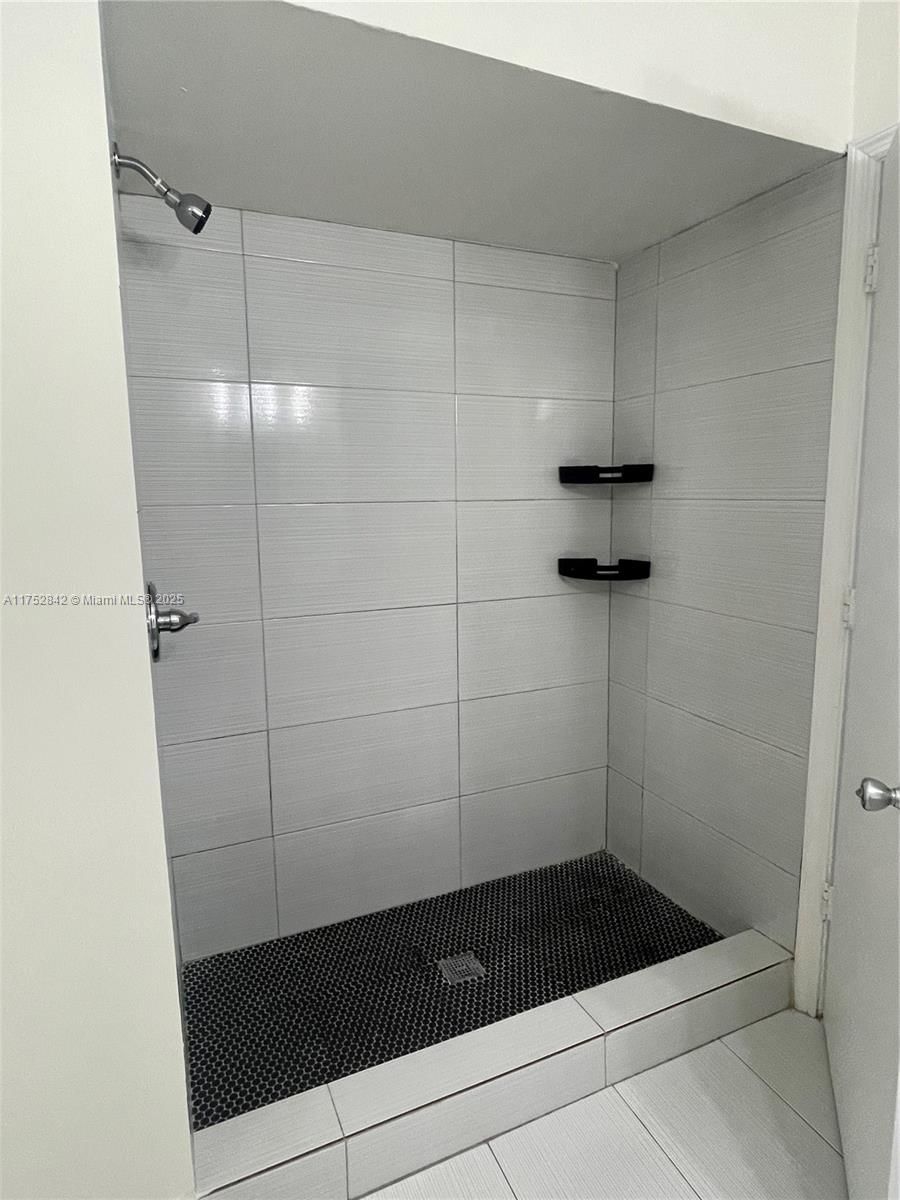 Real estate property located at 2045 Pompeii Ct #2045, Broward, Sectors 3 & 4 Boundary Pl, Weston, FL