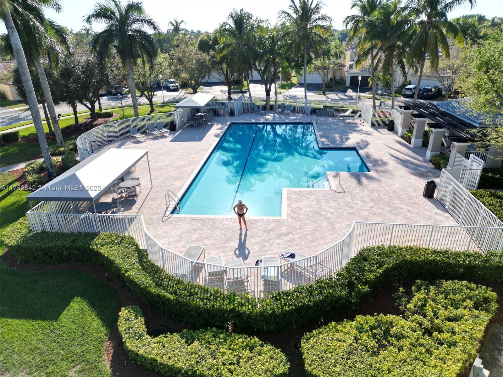 Real estate property located at 2045 Pompeii Ct #2045, Broward, Sectors 3 & 4 Boundary Pl, Weston, FL