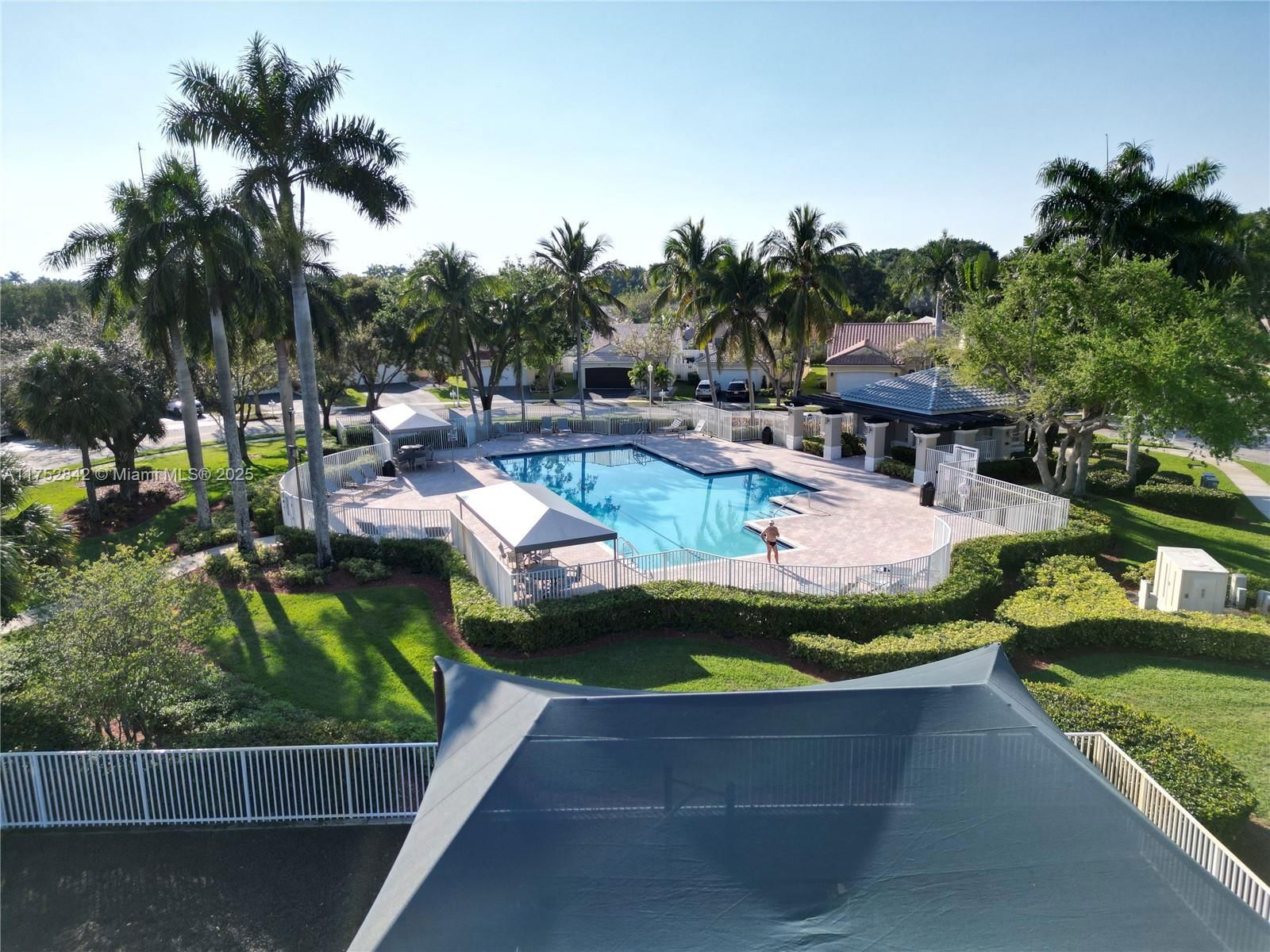 Real estate property located at 2045 Pompeii Ct #2045, Broward, Sectors 3 & 4 Boundary Pl, Weston, FL
