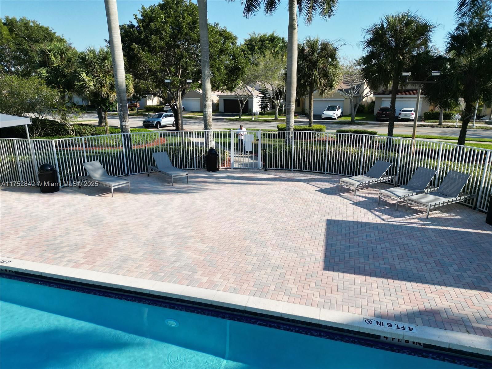 Real estate property located at 2045 Pompeii Ct #2045, Broward, Sectors 3 & 4 Boundary Pl, Weston, FL