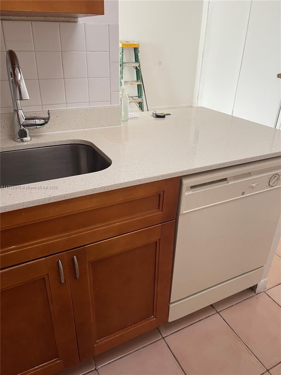 Real estate property located at 210 Lake Pointe Dr #203, Broward, Lake Pointe Condominium N, Oakland Park, FL