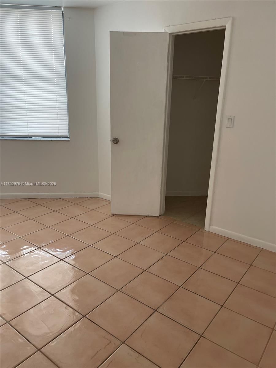 Real estate property located at 210 Lake Pointe Dr #203, Broward, Lake Pointe Condominium N, Oakland Park, FL