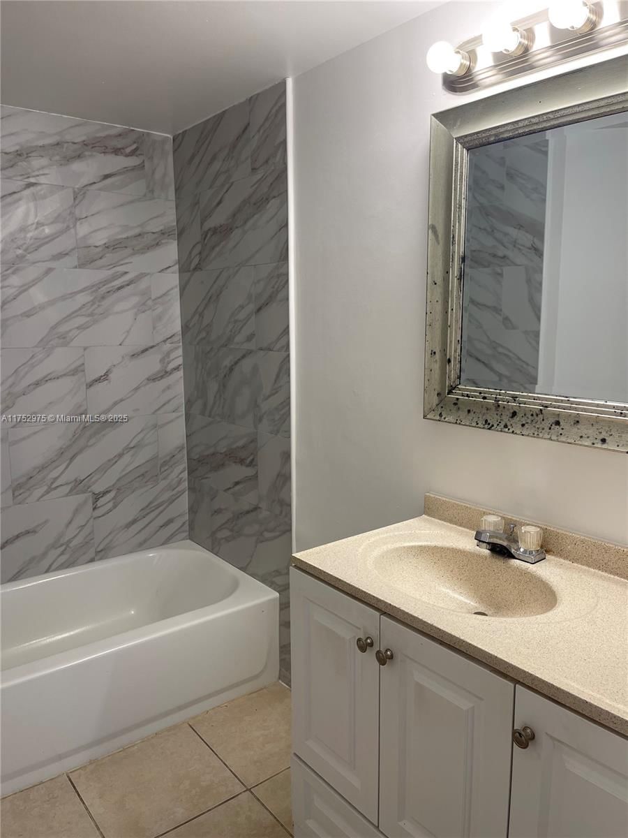 Real estate property located at 210 Lake Pointe Dr #203, Broward, Lake Pointe Condominium N, Oakland Park, FL