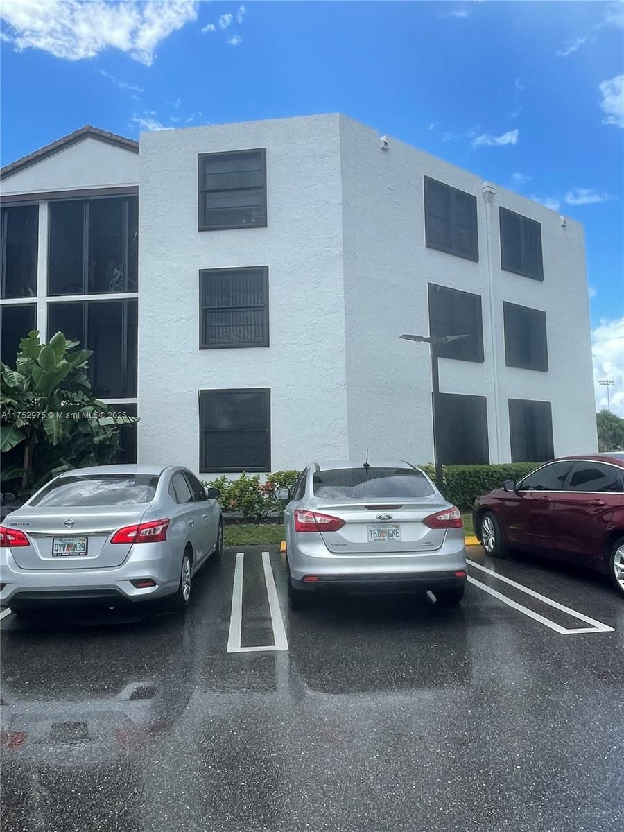 Real estate property located at 210 Lake Pointe Dr #203, Broward, Lake Pointe Condominium N, Oakland Park, FL