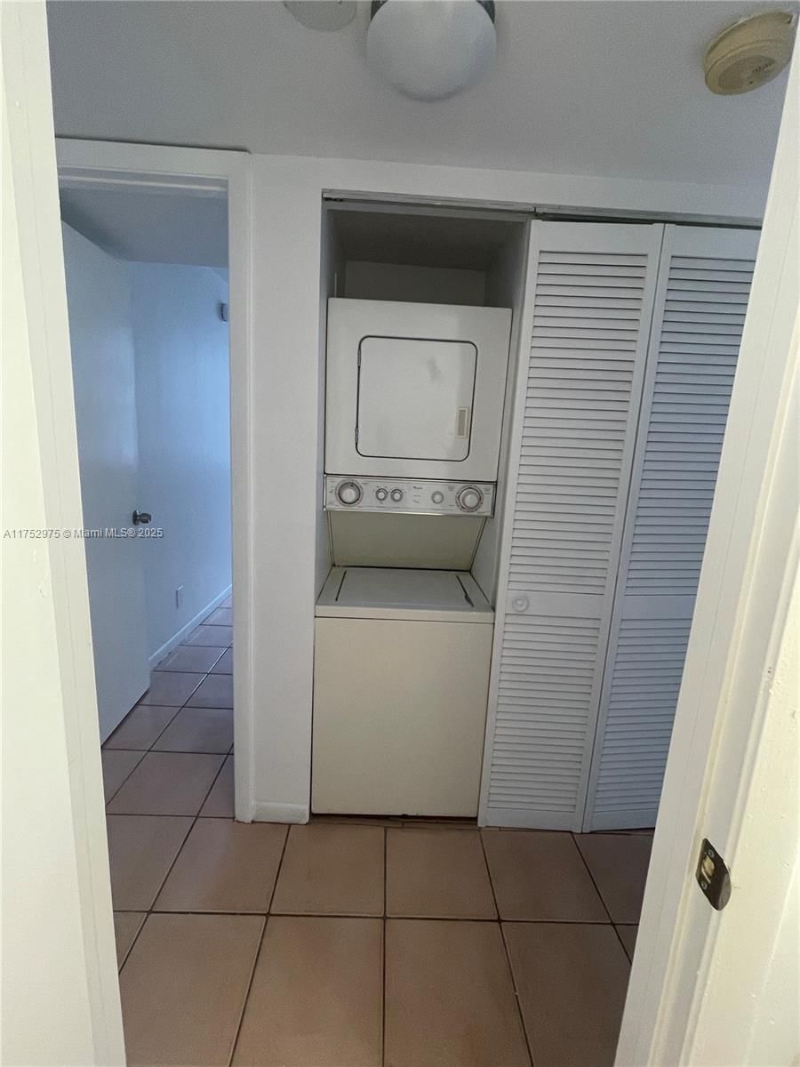 Real estate property located at 210 Lake Pointe Dr #203, Broward, Lake Pointe Condominium N, Oakland Park, FL