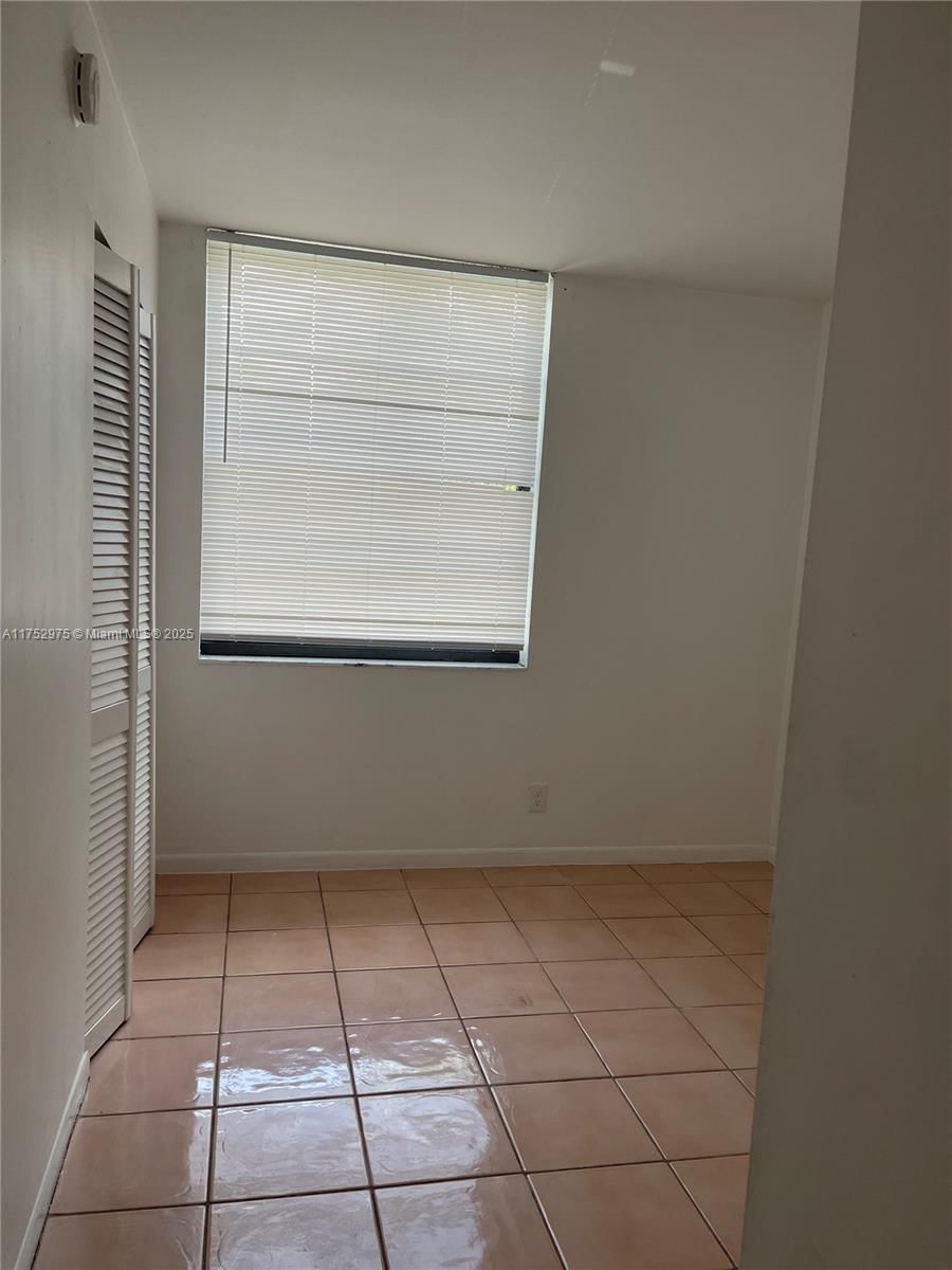 Real estate property located at 210 Lake Pointe Dr #203, Broward, Lake Pointe Condominium N, Oakland Park, FL