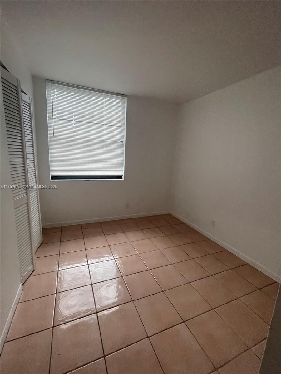 Real estate property located at 210 Lake Pointe Dr #203, Broward, Lake Pointe Condominium N, Oakland Park, FL