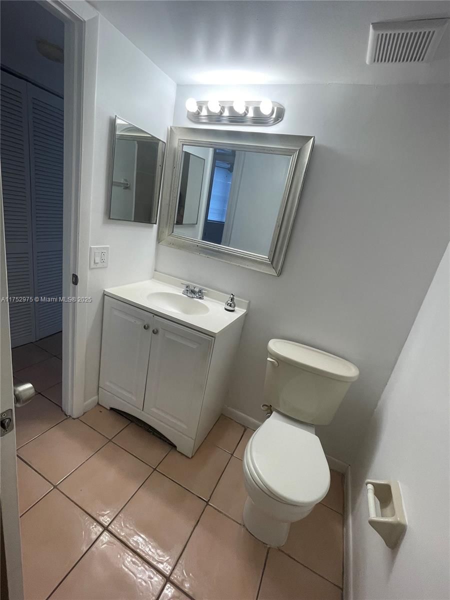 Real estate property located at 210 Lake Pointe Dr #203, Broward, Lake Pointe Condominium N, Oakland Park, FL