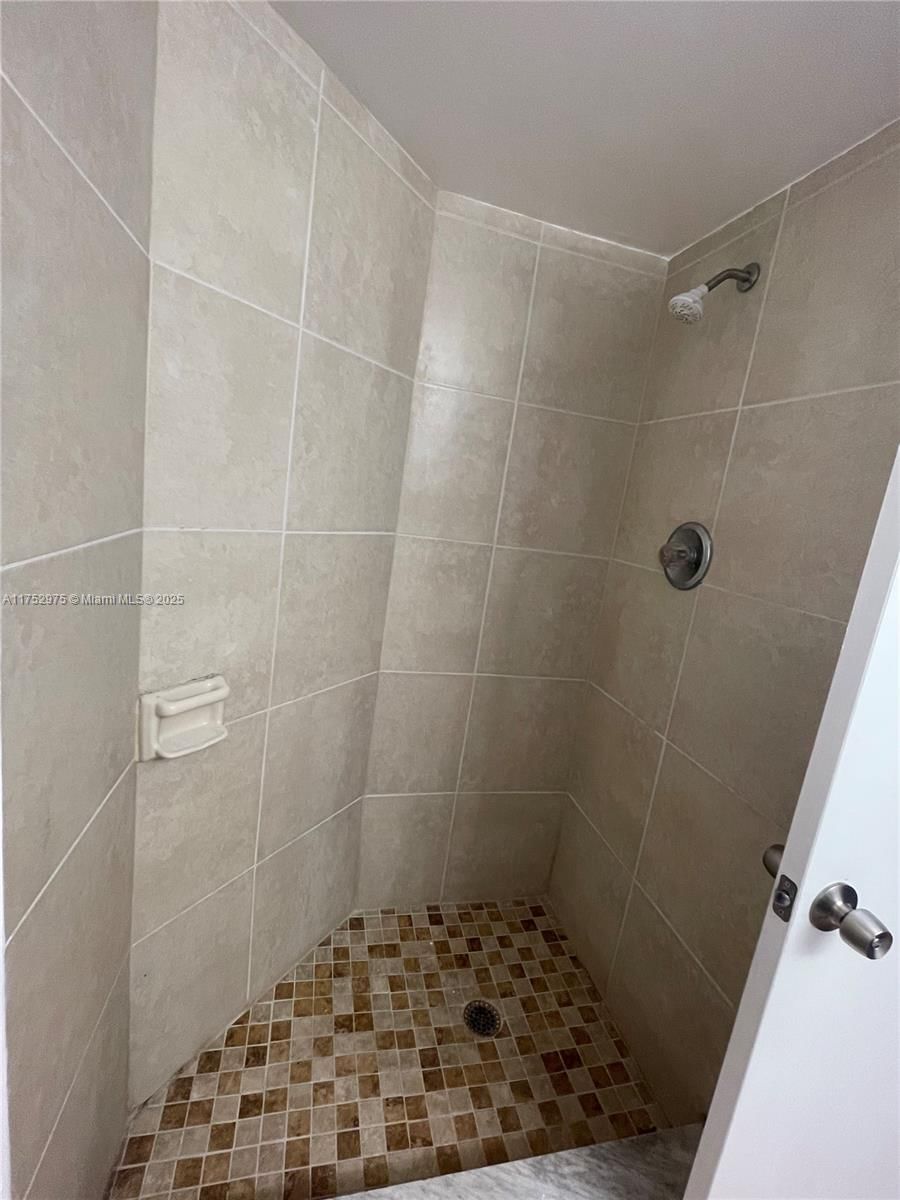Real estate property located at 210 Lake Pointe Dr #203, Broward, Lake Pointe Condominium N, Oakland Park, FL