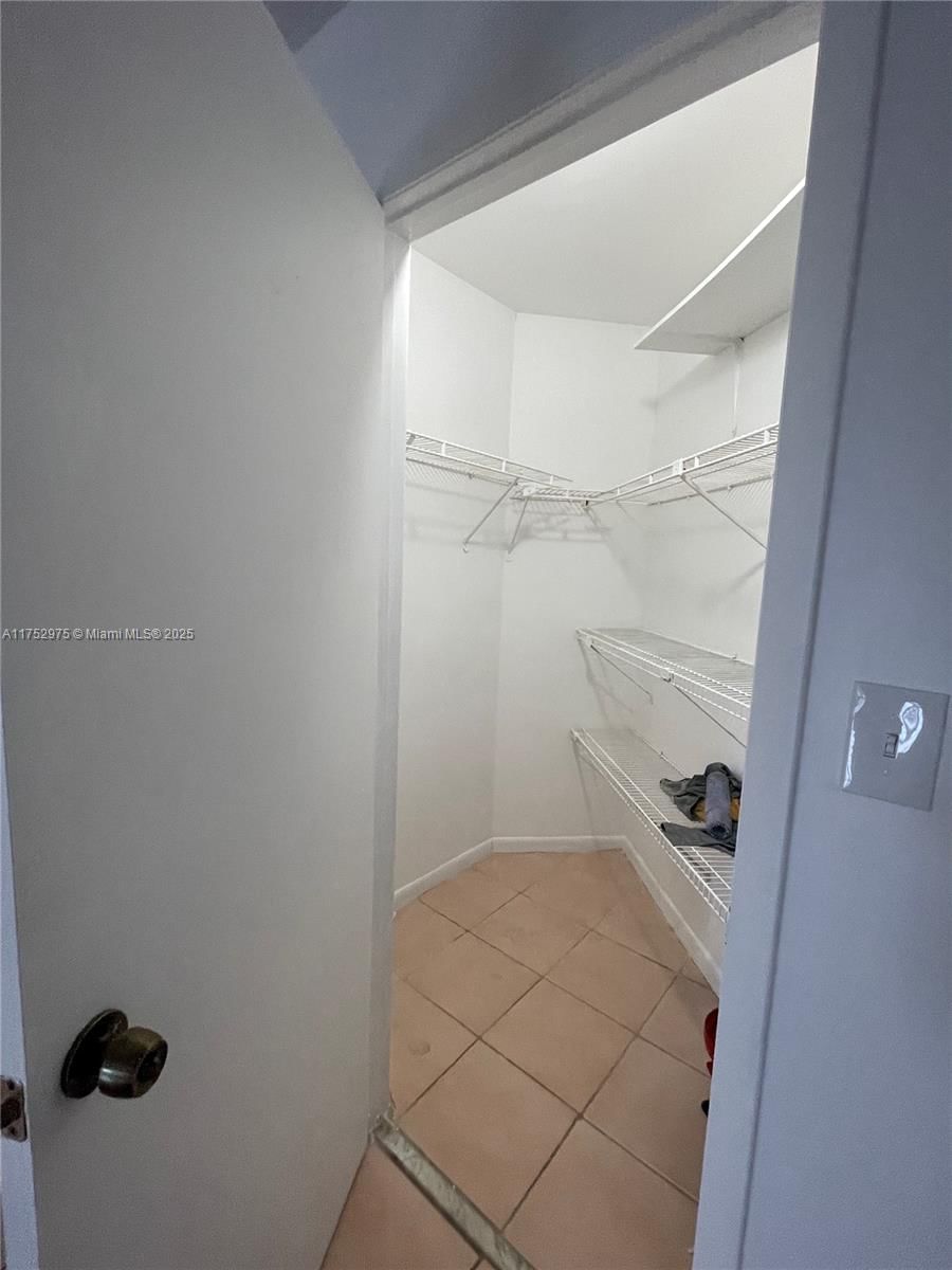 Real estate property located at 210 Lake Pointe Dr #203, Broward, Lake Pointe Condominium N, Oakland Park, FL