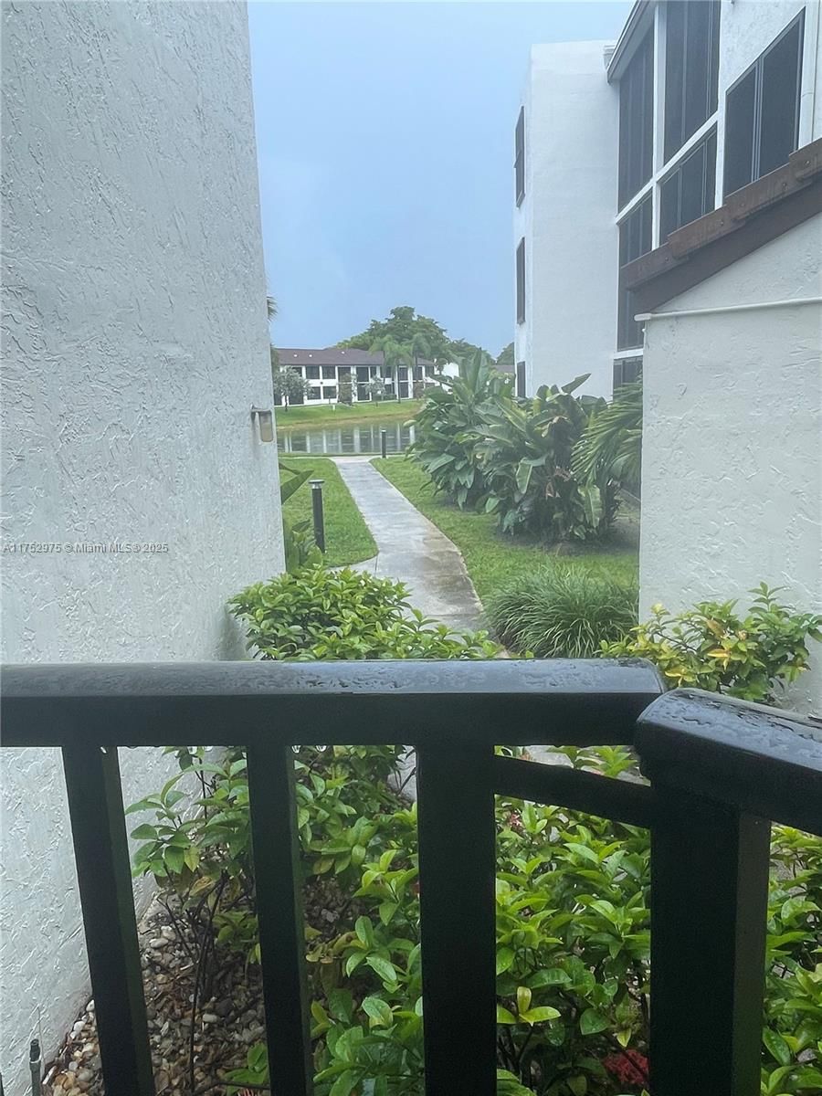 Real estate property located at 210 Lake Pointe Dr #203, Broward, Lake Pointe Condominium N, Oakland Park, FL
