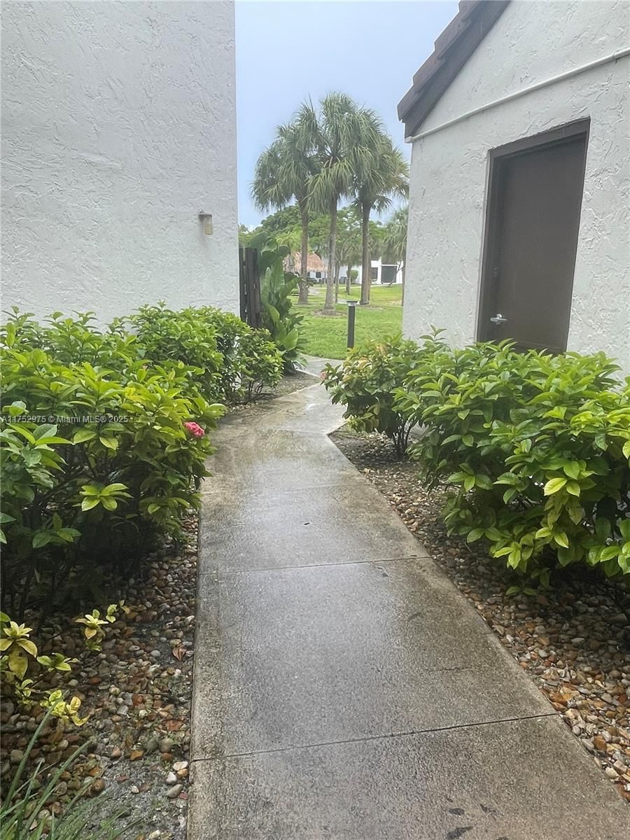 Real estate property located at 210 Lake Pointe Dr #203, Broward, Lake Pointe Condominium N, Oakland Park, FL