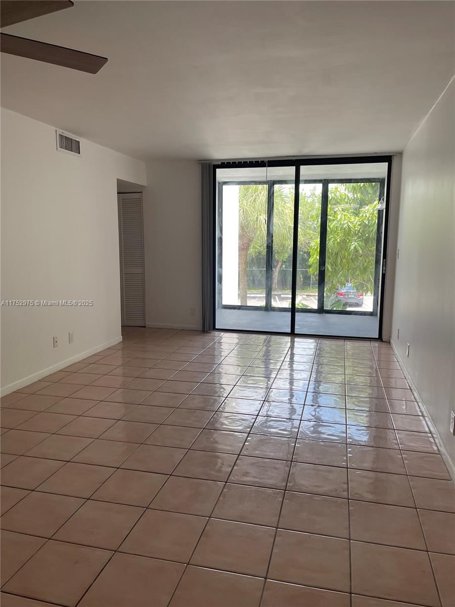 Real estate property located at 210 Lake Pointe Dr #203, Broward, Lake Pointe Condominium N, Oakland Park, FL