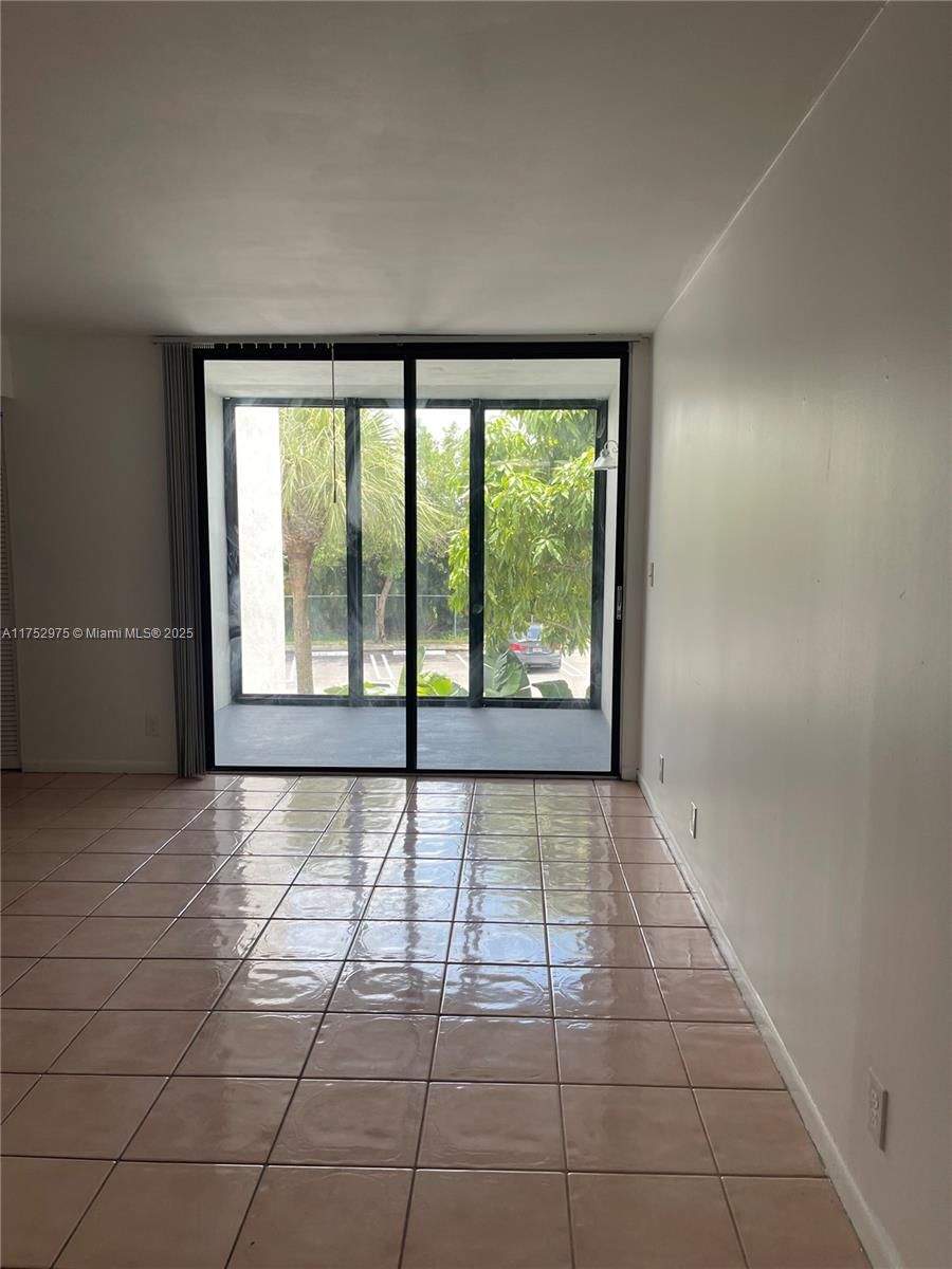 Real estate property located at 210 Lake Pointe Dr #203, Broward, Lake Pointe Condominium N, Oakland Park, FL