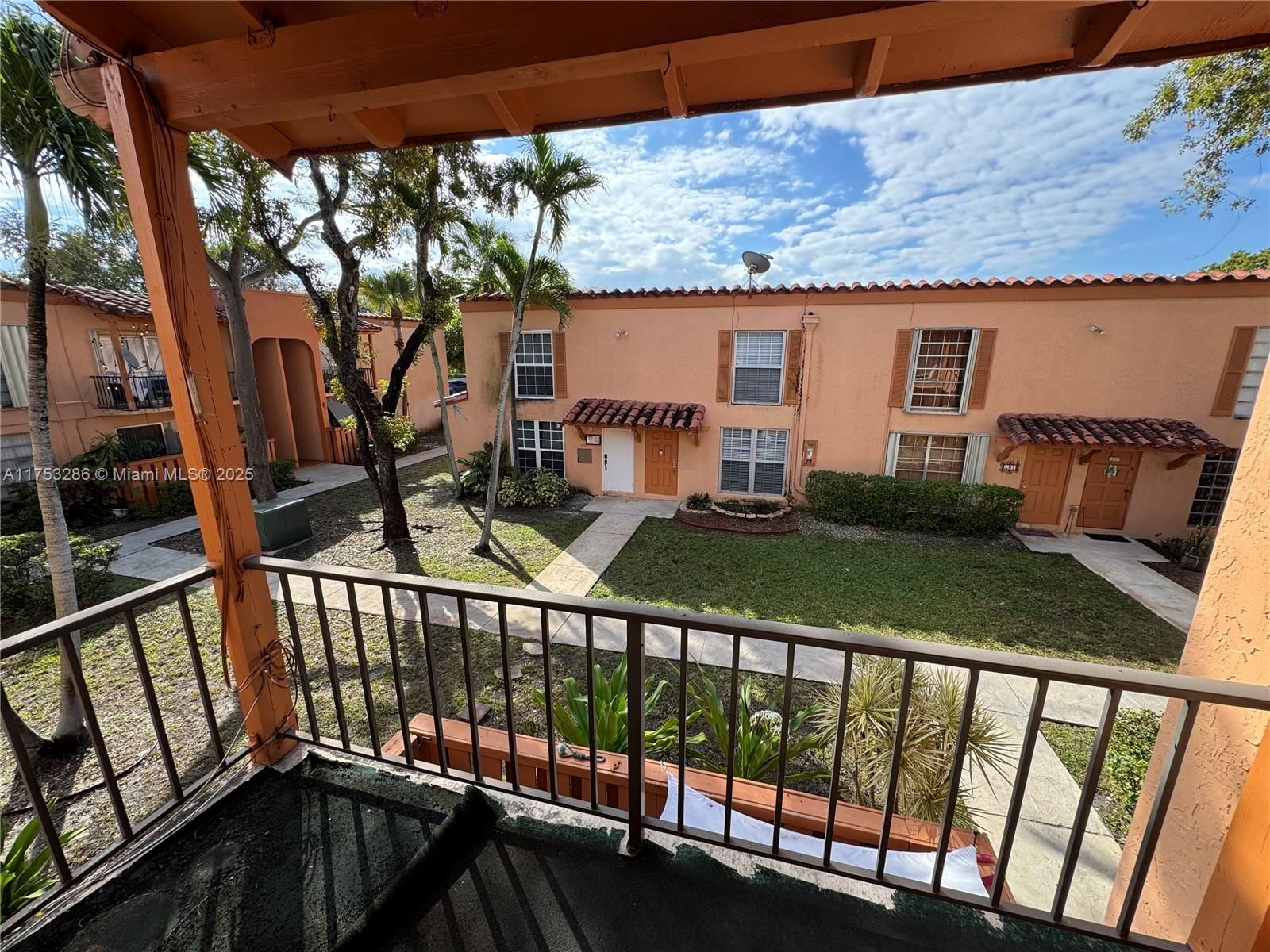 Real estate property located at 7120 Fairway Dr L4, Miami-dade, Cypress Village Condo, Miami Lakes, FL