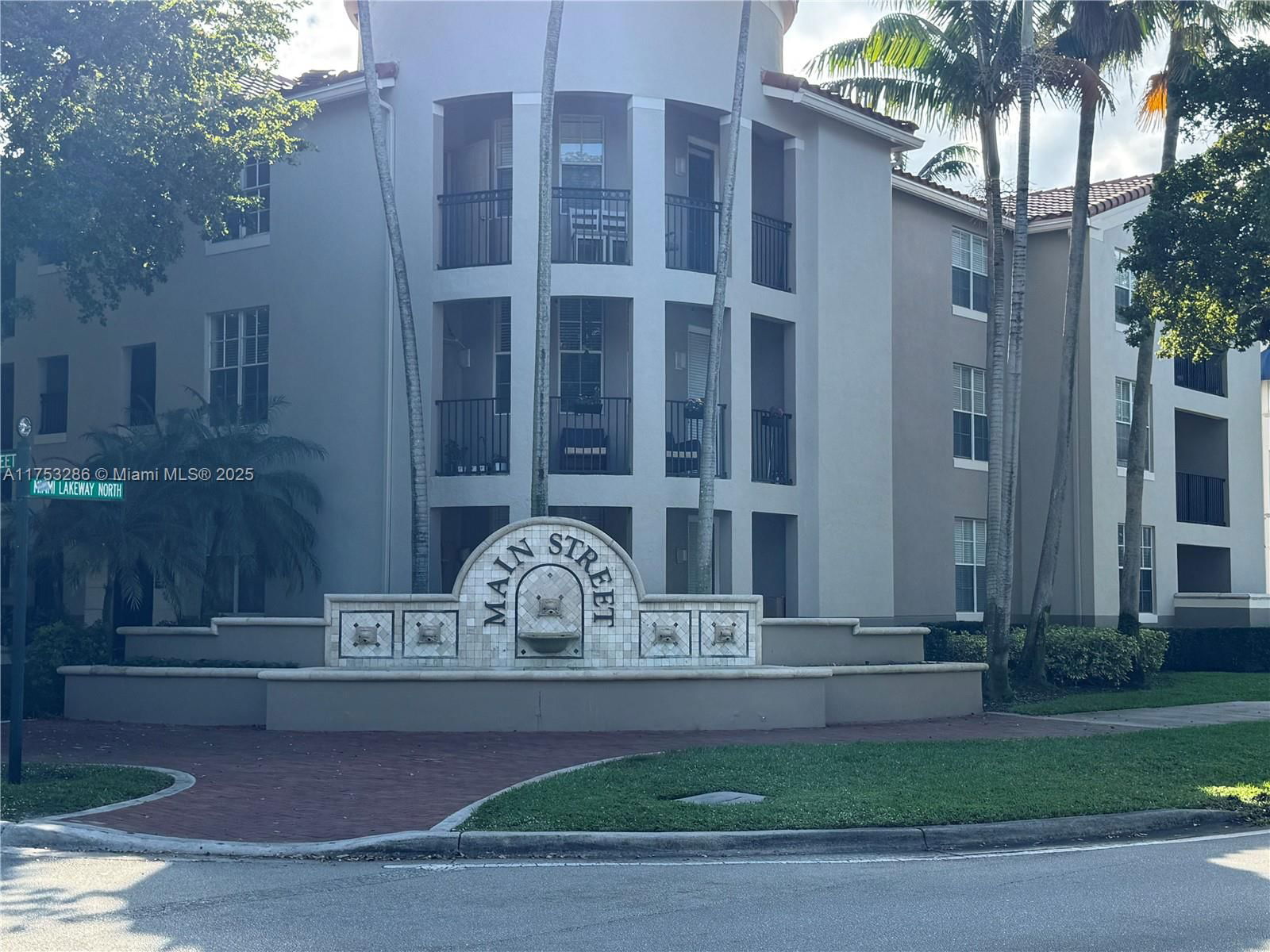 Real estate property located at 7120 Fairway Dr L4, Miami-dade, Cypress Village Condo, Miami Lakes, FL