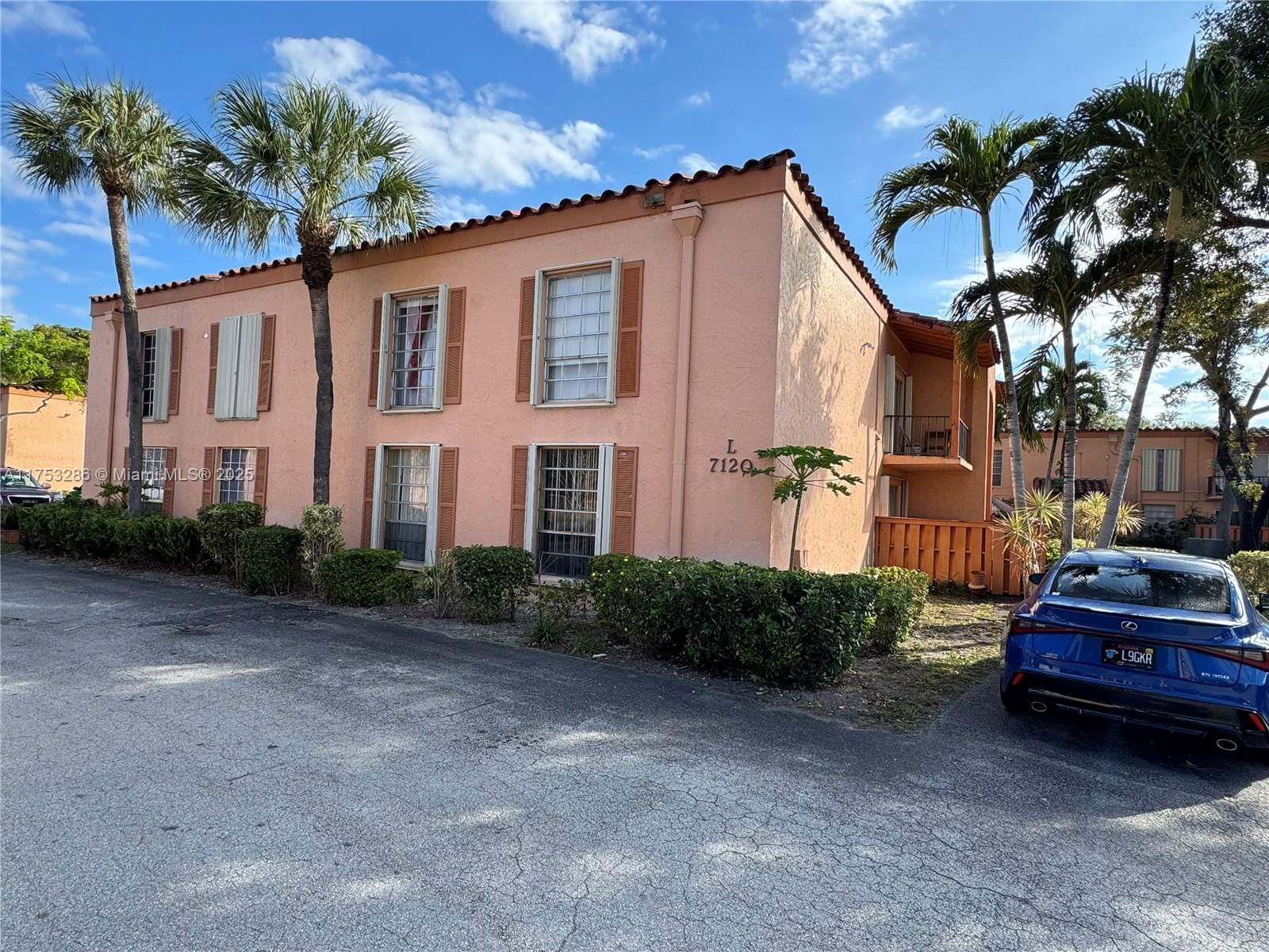 Real estate property located at 7120 Fairway Dr L4, Miami-dade, Cypress Village Condo, Miami Lakes, FL